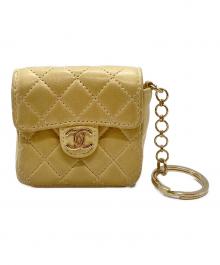 CHANEL（シャネル）の古着「マトラッセバッグチャーム/Matelassé Bag Charm」｜イエロー