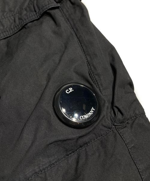 C.P COMPANY（シーピーカンパニー）C.P COMPANY (シーピーカンパニー) MICRO-REPS BOXY CARGO LENS PANT/マイクロレップス ボクシー カーゴ レンズパンツ ブラック サイズ:不明の古着・服飾アイテム