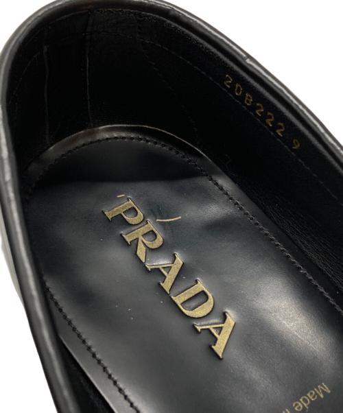 PRADA（プラダ）PRADA (プラダ) ロゴペニーレザーローファー/Logo-embellished leather penny loafers ブラック サイズ:9の古着・服飾アイテム