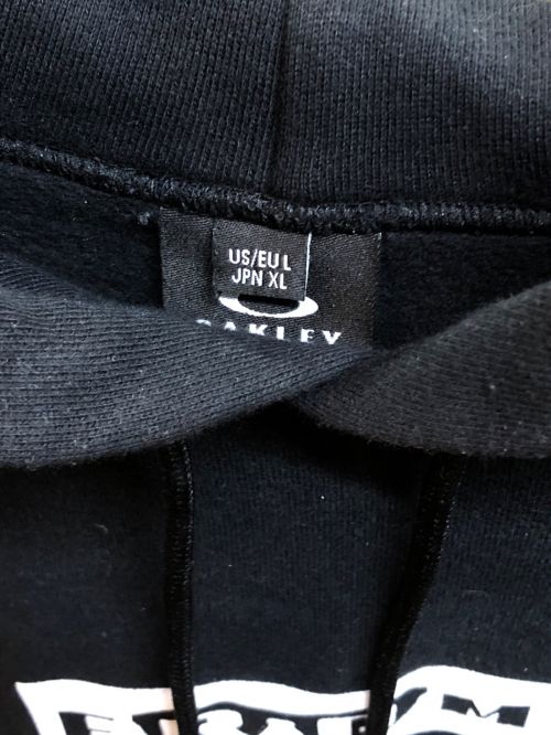 OAKLEY（オークリー）OAKLEY (オークリー) FRAGMENT DESIGN (フラグメントデザイン) プリントパーカー ブラック サイズ:XLの古着・服飾アイテム