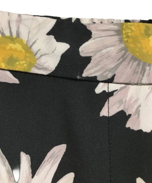 GRACE CONTINENTAL（（グレースコンチネンタル）GRACE CONTINENTAL (（グレースコンチネンタル) マーガレットフラワープリントスカート ブラック サイズ:Sの古着・服飾アイテム