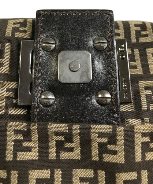 FENDI（フェンディ）FENDI (フェンディ) ショルダーバッグ ブラウンの古着・服飾アイテム