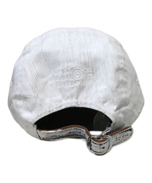 SUPREME（シュプリーム）Supreme (シュプリーム) MM6 Maison Margiela (エムエムシックス メゾンマルジェラ) PAINTED CAMP CAP ホワイトの古着・服飾アイテム