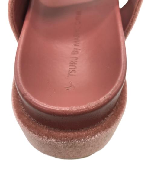 TSURU by MARIKO OIKAWA（ツルバイマリコオイカワ）TSURU by MARIKO OIKAWA (ツルバイマリコオイカワ) ビジューベロアサンダル ピンク サイズ:38の古着・服飾アイテム