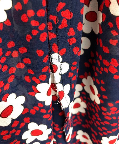 COMME des GARCONS COMME des GARCONS（コムデギャルソン コムデギャルソン）COMME des GARCONS COMME des GARCONS (コムデギャルソン コムデギャルソン) 花柄スカート レッド×ネイビー サイズ:Sの古着・服飾アイテム