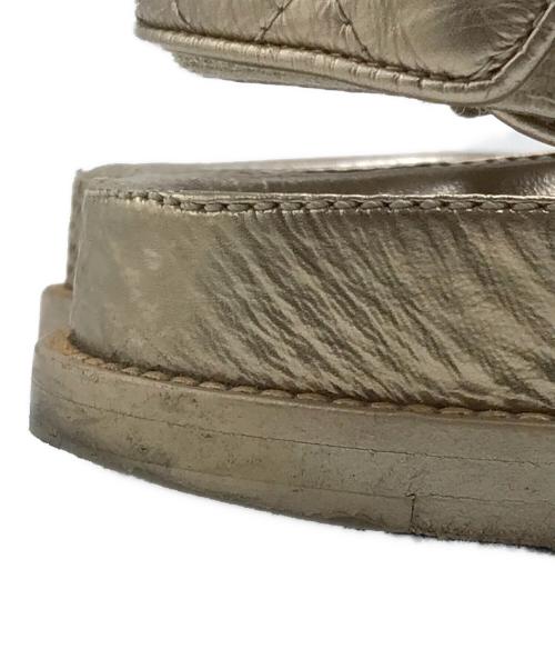 CHANEL（シャネル）CHANEL (シャネル) ココマーク フットヘッドサンダル ゴールド サイズ:38の古着・服飾アイテム