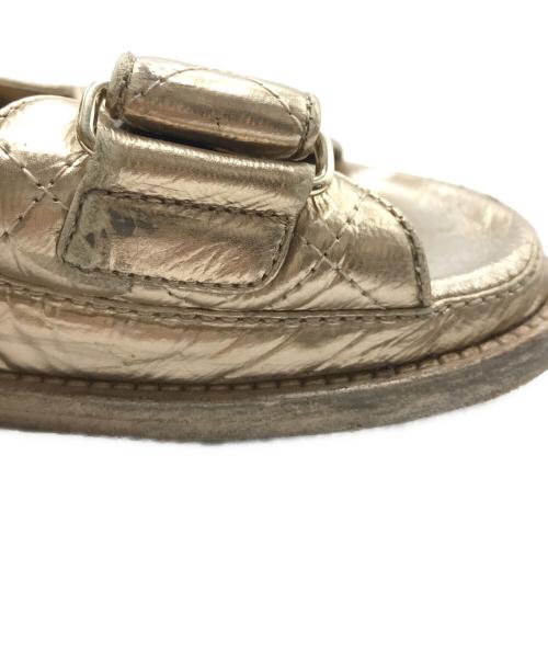 CHANEL（シャネル）CHANEL (シャネル) ココマーク フットヘッドサンダル ゴールド サイズ:38の古着・服飾アイテム