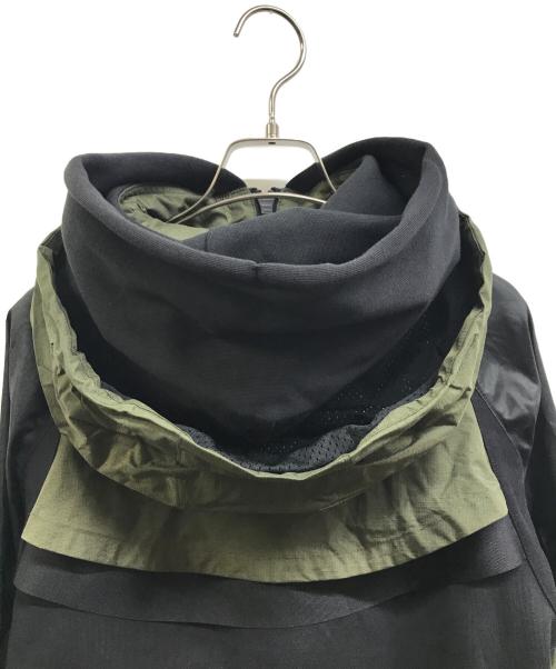 NIKE（ナイキ）NIKE (ナイキ) sacai (サカイ) Full Zip Parker ブラック×カーキ サイズ:Sの古着・服飾アイテム