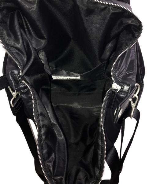 MM6 Maison Margiela（エムエムシックスメゾンマルジェラ）MM6 Maison Margiela (エムエムシックス メゾンマルジェラ) クランチドナイロン ウィークエンドバッグ ブラックの古着・服飾アイテム