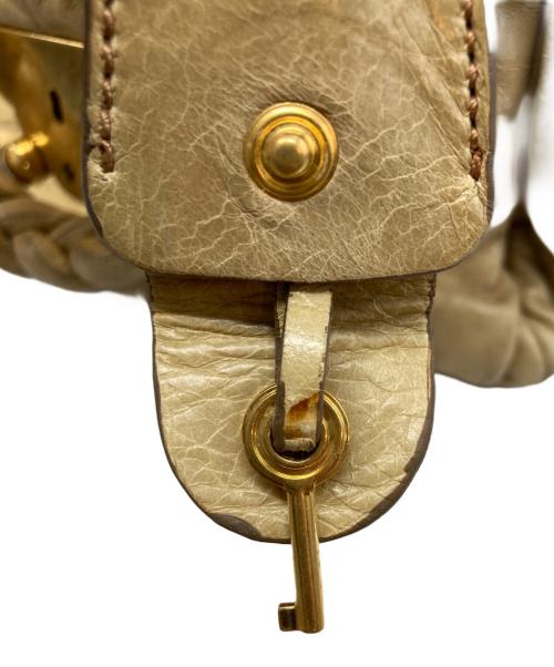 MIU MIU（ミュウミュウ）MIU MIU (ミュウミュウ) マトラッセ2WAYバッグ ベージュの古着・服飾アイテム