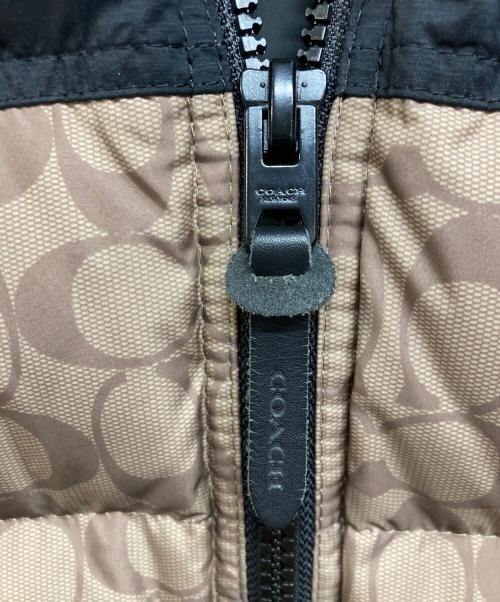 COACH（コーチ）COACH (コーチ) シグネチャーダウンベスト ベージュ×ブラック サイズ:Lの古着・服飾アイテム