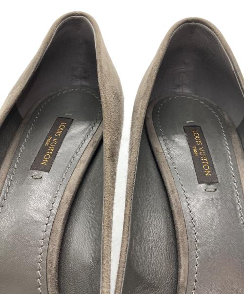LOUIS VUITTON（ルイ ヴィトン）LOUIS VUITTON (ルイ ヴィトン) スウェードパンプス グレー サイズ:38　1/2の古着・服飾アイテム