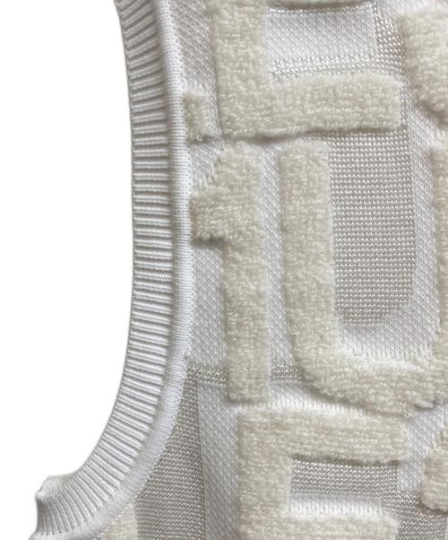 1piu1uguale3 GOLF（ウノ ピゥ ウノ ウグァーレ トレ ゴルフ）1piu1uguale3 GOLF (ウノ ピゥ ウノ ウグァーレ トレ ゴルフ) ニットベスト アイボリー サイズ: IVの古着・服飾アイテム