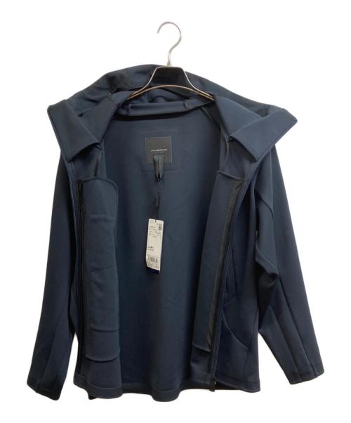 DESCENTE ALLTERRAIN（デザイント オルテライン）DESCENTE ALLTERRAIN (デザイント オルテライン) ソフトシェルジャケット“クレアスエアー” ネイビー サイズ:M 未使用品の古着・服飾アイテム