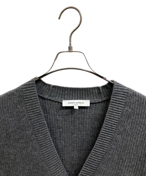 maison kitsune（メゾンキツネ）MAISON KITSUNE (メゾンキツネ) BOLD FOX HEAD PATCH REGULAR CARDIGAN グレー サイズ:Mの古着・服飾アイテム