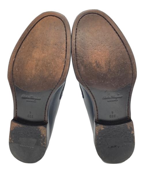 Salvatore Ferragamo（サルヴァトーレ フェラガモ）Salvatore Ferragamo (サルヴァトーレ フェラガモ) コインローファー グレー サイズ:7の古着・服飾アイテム