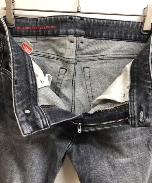 DIESEL（ディーゼル）DIESEL (ディーゼル) 1979 SLEENKER グレー サイズ:Ｗ32の古着・服飾アイテム