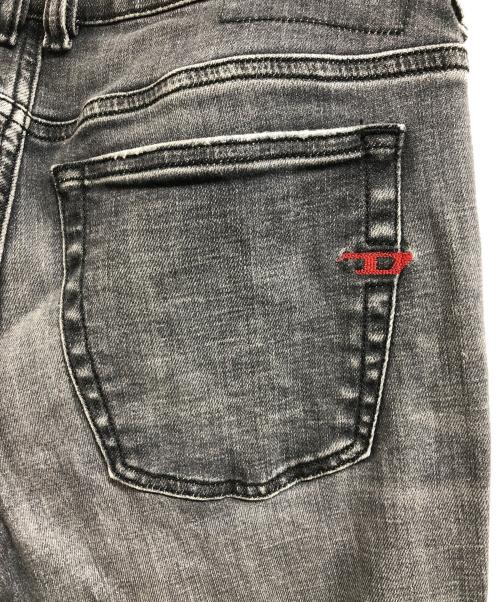 DIESEL（ディーゼル）DIESEL (ディーゼル) 1979 SLEENKER グレー サイズ:Ｗ32の古着・服飾アイテム