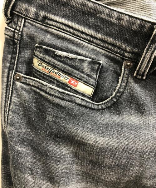 DIESEL（ディーゼル）DIESEL (ディーゼル) 1979 SLEENKER グレー サイズ:Ｗ32の古着・服飾アイテム