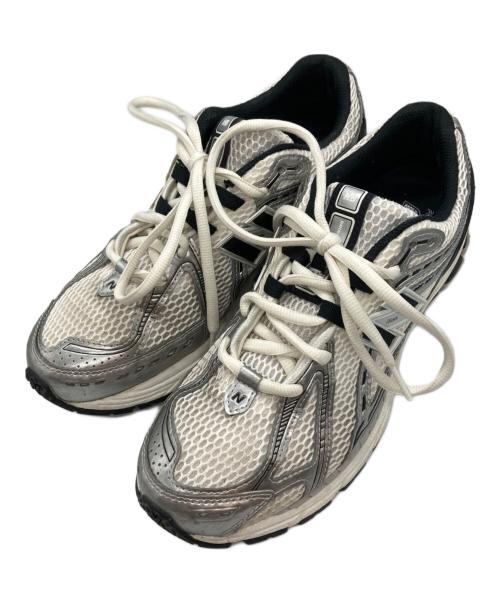 NEW BALANCE（ニューバランス）NEW BALANCE (ニューバランス) ローカットスニーカー ホワイト×グレー サイズ:UK9.5の古着・服飾アイテム