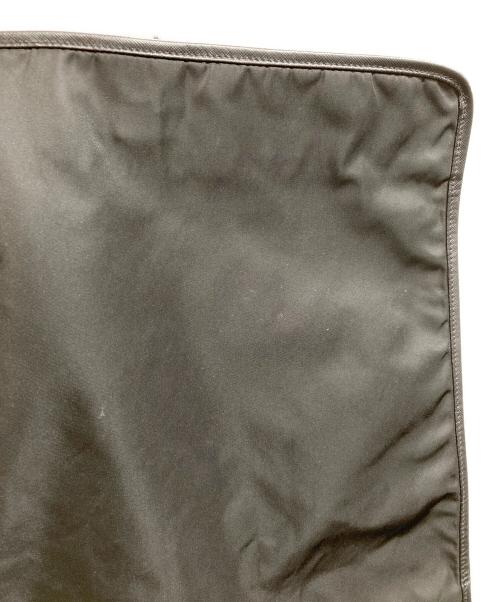 PRADA（プラダ）PRADA (プラダ) ナイロンメッセンジャーバッグ ブラックの古着・服飾アイテム