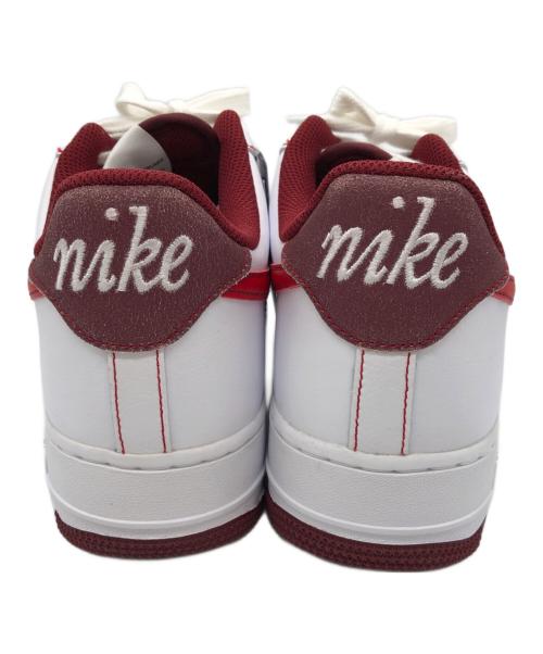 NIKE（ナイキ）NIKE (ナイキ) AIR FORCE 1 07 ローカットスニーカー white/university red-team red サイズ:UK8.5 未使用品の古着・服飾アイテム