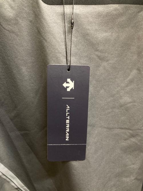 DESCENTE ALLTERRAIN（デザイント オルテライン）DESCENTE ALLTERRAIN (デザイント オルテライン) 【81】ライトオーバーシェルジャケット ブラック サイズ:M 未使用品の古着・服飾アイテム