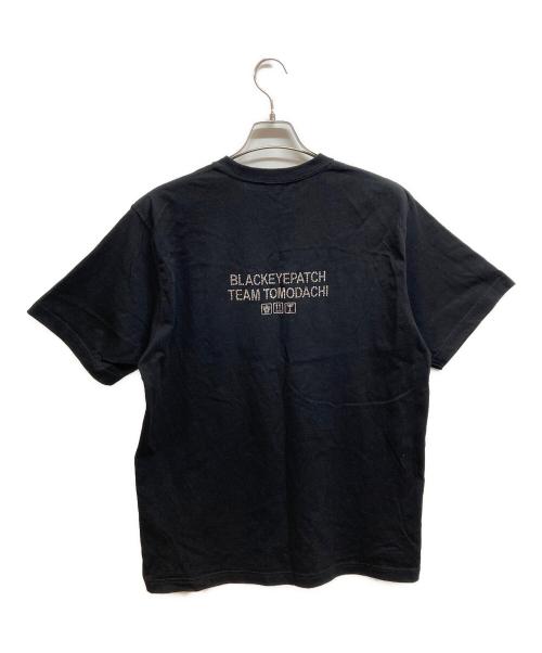 THE BLACK EYE PATCH（ブラックアイパッチ）THE BLACK EYE PATCH (ブラックアイパッチ) TEAM TOMODACHI LABEL RHINESTONE TEE BLACK/Tシャツ ブラック サイズ:Lの古着・服飾アイテム
