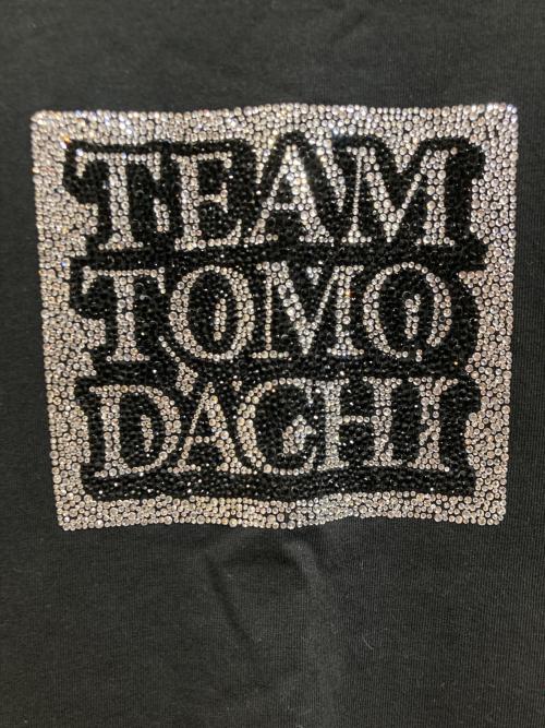 THE BLACK EYE PATCH（ブラックアイパッチ）THE BLACK EYE PATCH (ブラックアイパッチ) TEAM TOMODACHI LABEL RHINESTONE TEE BLACK/Tシャツ ブラック サイズ:Lの古着・服飾アイテム