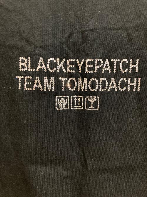 THE BLACK EYE PATCH（ブラックアイパッチ）THE BLACK EYE PATCH (ブラックアイパッチ) TEAM TOMODACHI LABEL RHINESTONE TEE BLACK/Tシャツ ブラック サイズ:Lの古着・服飾アイテム