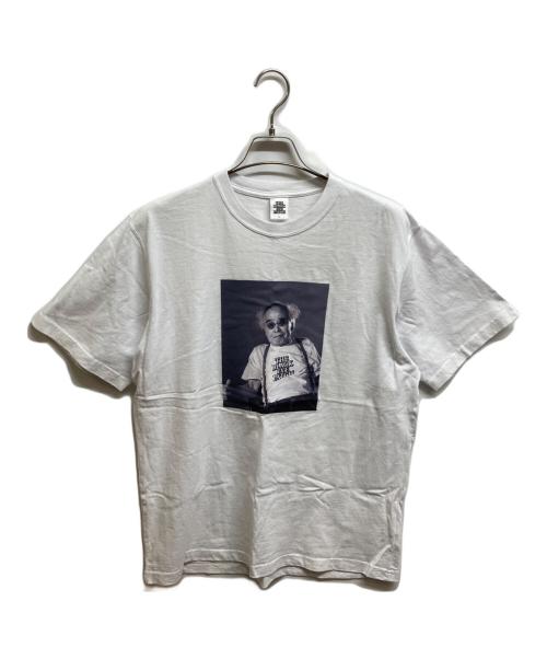 THE BLACK EYE PATCH（ブラックアイパッチ）THE BLACK EYE PATCH (ブラックアイパッチ) 荒木経惟 プリントtシャツ ホワイト サイズ:Lの古着・服飾アイテム