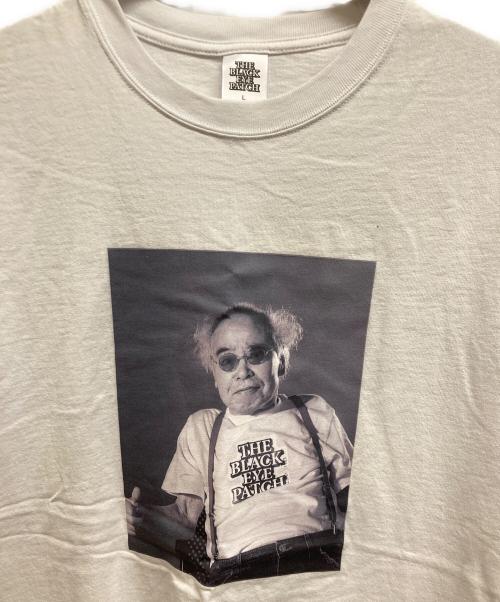 THE BLACK EYE PATCH（ブラックアイパッチ）THE BLACK EYE PATCH (ブラックアイパッチ) 荒木経惟 プリントtシャツ ホワイト サイズ:Lの古着・服飾アイテム