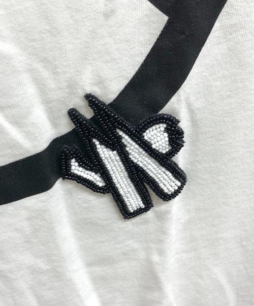 MONCLER（モンクレール）MONCLER (モンクレール) ビーズデザインロゴTシャツ ホワイト サイズ:Sの古着・服飾アイテム