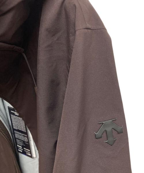 DESCENTE ALLTERRAIN（デザイント オルテライン）DESCENTE ALLTERRAIN (デザイント オルテライン) HARD SHELL JACKET CREAS ブラウン サイズ:M 未使用品の古着・服飾アイテム