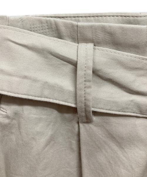 GALERIE VIE（ギャルリーヴィー）GALERIE VIE (ギャルリーヴィー) コットンツイル フロントタックベルテッドパンツ ベージュ サイズ:34の古着・服飾アイテム