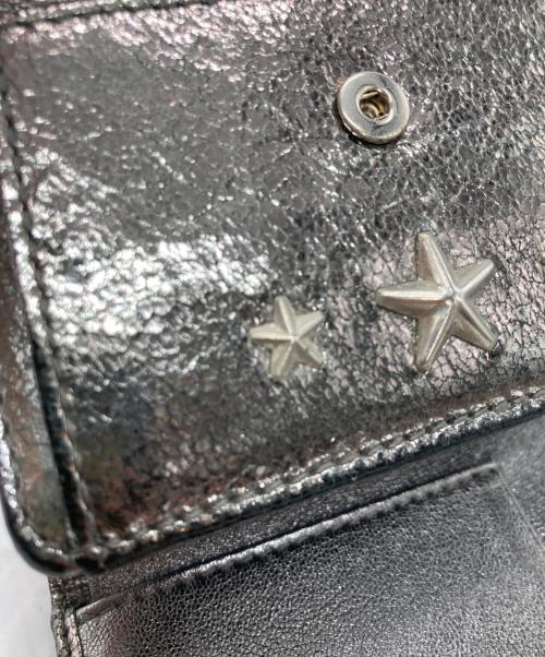 JIMMY CHOO（ジミーチュウ）JIMMY CHOO (ジミーチュウ) 3つ折り財布 シルバーの古着・服飾アイテム