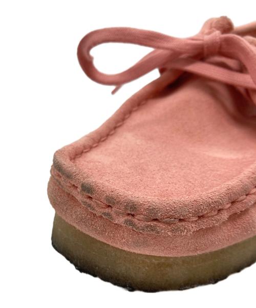 CLARKS（クラークス）CLARKS (クラークス) ワラビー シューズ ピンク サイズ:US6.5の古着・服飾アイテム