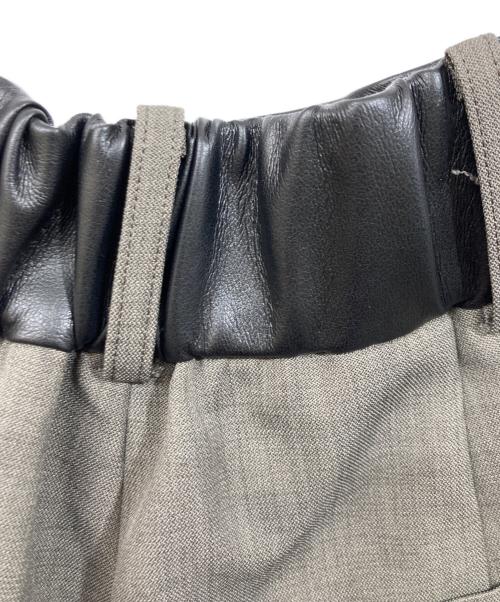 STUDIOUS（ステュディオス）STUDIOUS (ステュディオス) Leather Belted Flare Trousers グレー サイズ:	SIZE 1の古着・服飾アイテム