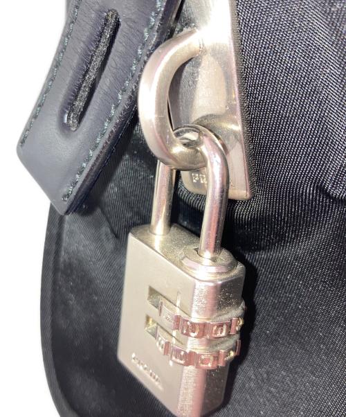 PRADA（プラダ）PRADA (プラダ) ラウンドファスナーナイロンハンドバッグ ブラックの古着・服飾アイテム