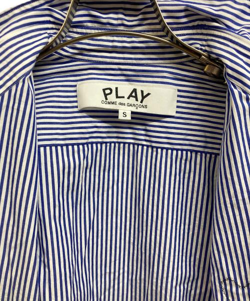 PLAY COMME des GARCONS（プレイコムデギャルソン）PLAY COMME des GARCONS (プレイコムデギャルソン) STRIPED L/S SHIRT BLACK HEART ブルー サイズ:S 未使用品の古着・服飾アイテム