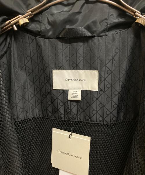 Calvin Klein Jeans（カルバンクラインジーンズ）Calvin Klein Jeans (カルバンクラインジーンズ) オールオーバーナイロンウィンドブレーカー ブラック サイズ:S 未使用品の古着・服飾アイテム