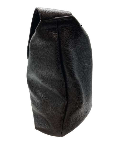 Hilton（ヒルトン）Hilton (ヒルトン) シュリンクレザーショルダーバッグ ブラック 未使用品の古着・服飾アイテム