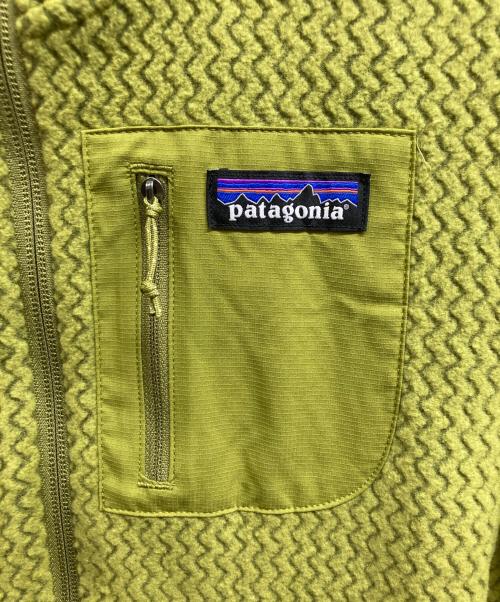 Patagonia（パタゴニア）Patagonia (パタゴニア) R1エア・フルジップ・フーディ グリーン サイズ:Sの古着・服飾アイテム