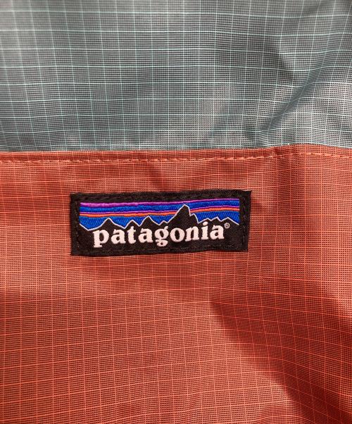 Patagonia（パタゴニア）Patagonia (パタゴニア) Ultralight Black Hole Tote Pack 27L ブルー×オレンジの古着・服飾アイテム