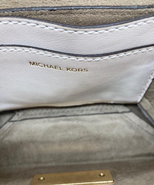 MICHAEL KORS（マイケル・コース）MICHAEL KORS (マイケル・コース) ショルダーバッグ ホワイトの古着・服飾アイテム