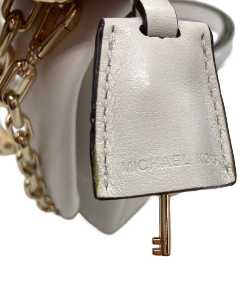 MICHAEL KORS（マイケル・コース）MICHAEL KORS (マイケル・コース) ショルダーバッグ ホワイトの古着・服飾アイテム