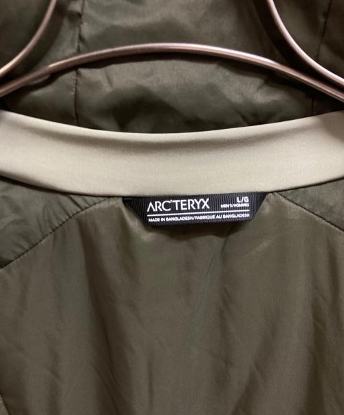 ARC'TERYX（アークテリクス）ARC'TERYX (アークテリクス) ATOM AR HOODY distortion カーキ サイズ:Lの古着・服飾アイテム