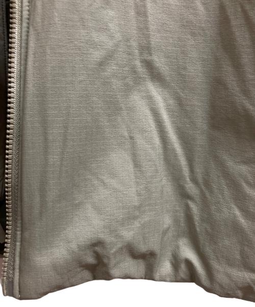 ARC'TERYX（アークテリクス）ARC'TERYX (アークテリクス) ATOM AR HOODY distortion カーキ サイズ:Lの古着・服飾アイテム
