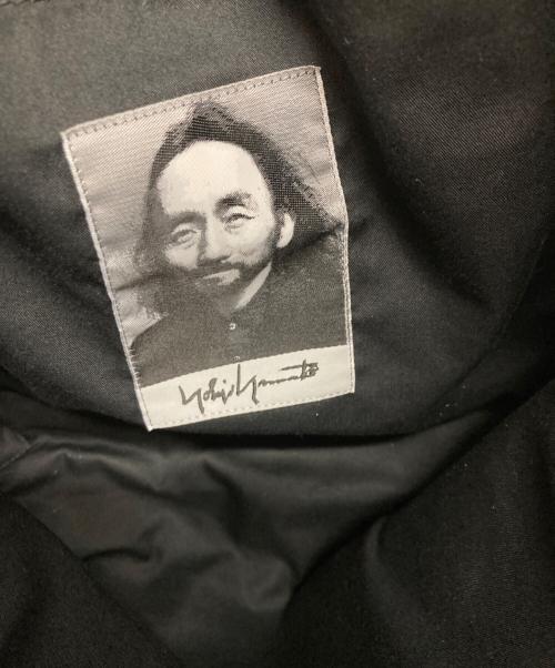 YOHJI YAMAMOTO（ヨウジヤマモト）YOHJI YAMAMOTO (ヨウジヤマモト) シグネチャーロゴレザートートバッグ ブラックの古着・服飾アイテム
