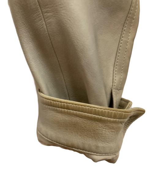EMMETI（エンメティ）EMMETI (エンメティ) ラムレザーシングルライダースジャケット ベージュ サイズ:46の古着・服飾アイテム
